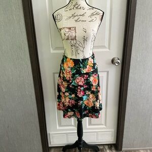 Louie Lucie Floral Black Skirt Size Small